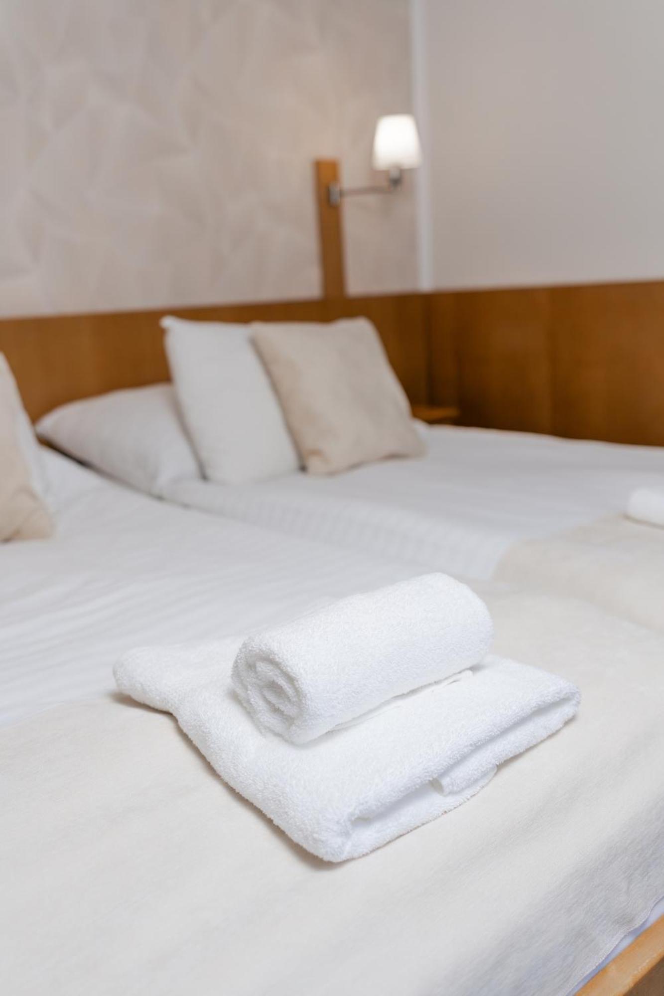 Hotel Apollon Litomerice Exterior photo